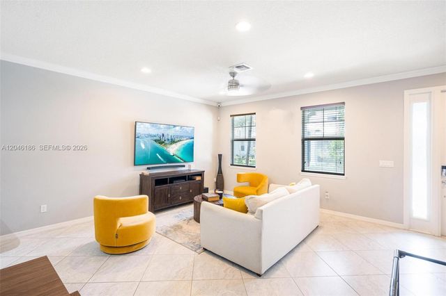 3944 Poinciana Ln, Hollywood, FL 33021