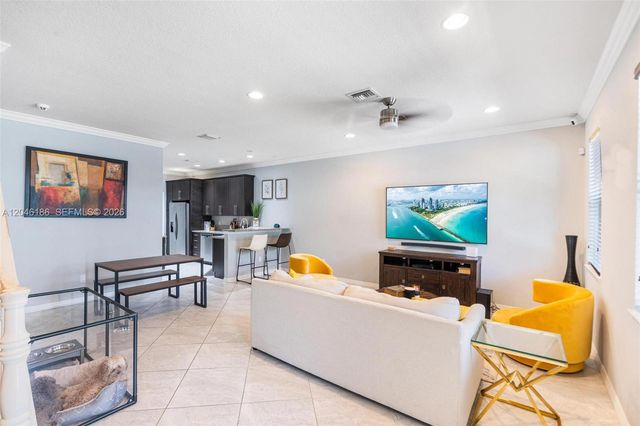 3944 Poinciana Ln, Hollywood, FL 33021