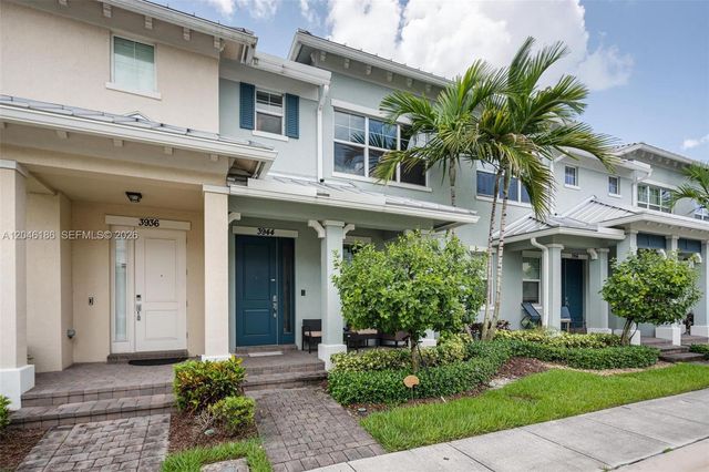 3944 Poinciana Ln, Hollywood, FL 33021