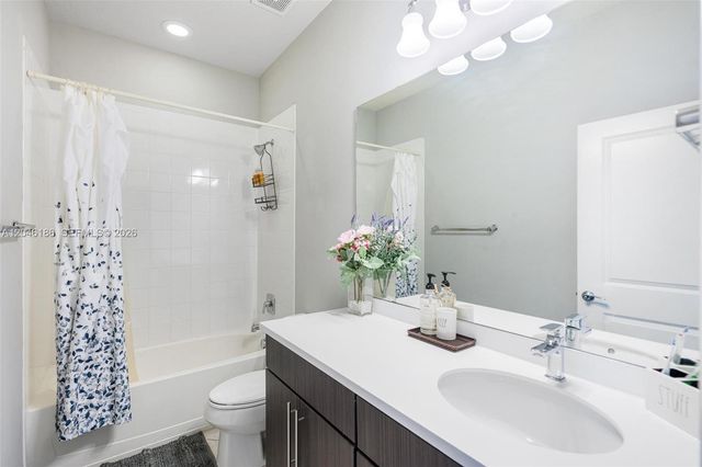 3944 Poinciana Ln, Hollywood, FL 33021
