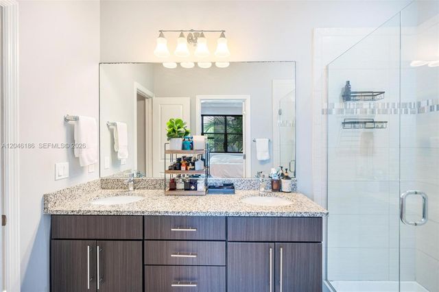 3944 Poinciana Ln, Hollywood, FL 33021