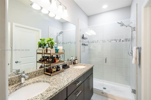 3944 Poinciana Ln, Hollywood, FL 33021