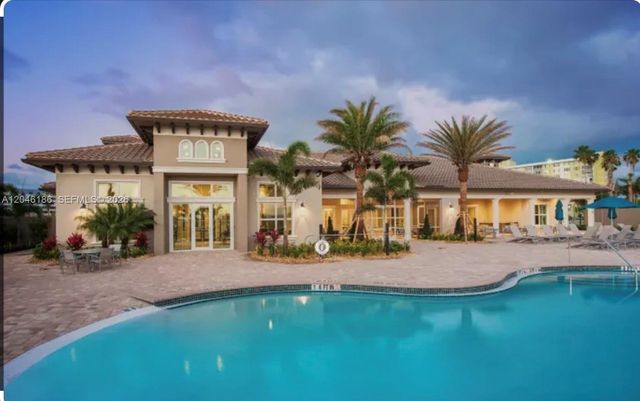 3944 Poinciana Ln, Hollywood, FL 33021
