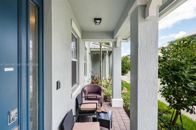 3944 Poinciana Ln, Hollywood, FL 33021