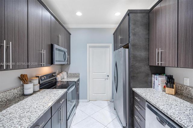 3944 Poinciana Ln, Hollywood, FL 33021