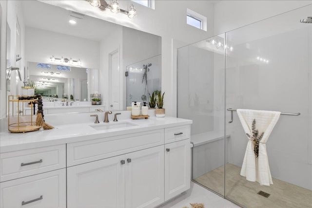 2102 White Oak Drive, Hollister, CA 95023