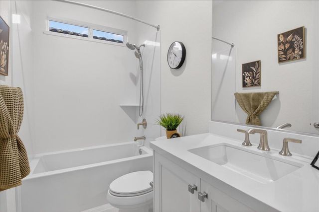 2102 White Oak Drive, Hollister, CA 95023