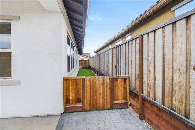 2102 White Oak Drive, Hollister, CA 95023