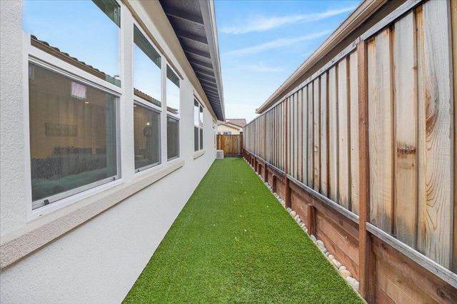 2102 White Oak Drive, Hollister, CA 95023