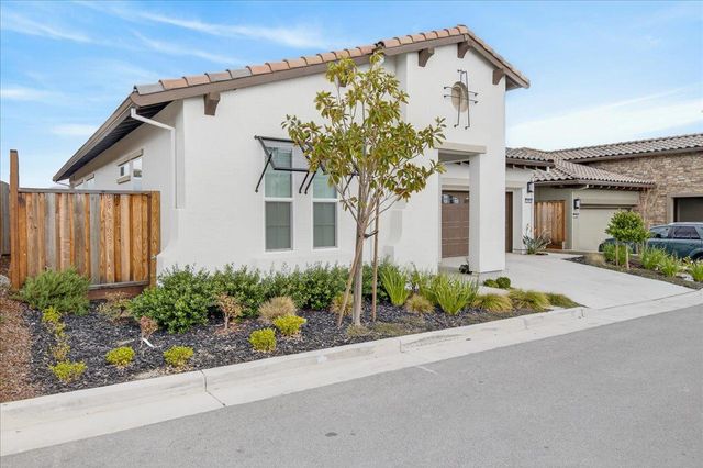 2102 White Oak Drive, Hollister, CA 95023