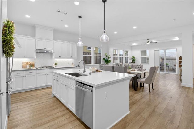 2102 White Oak Drive, Hollister, CA 95023