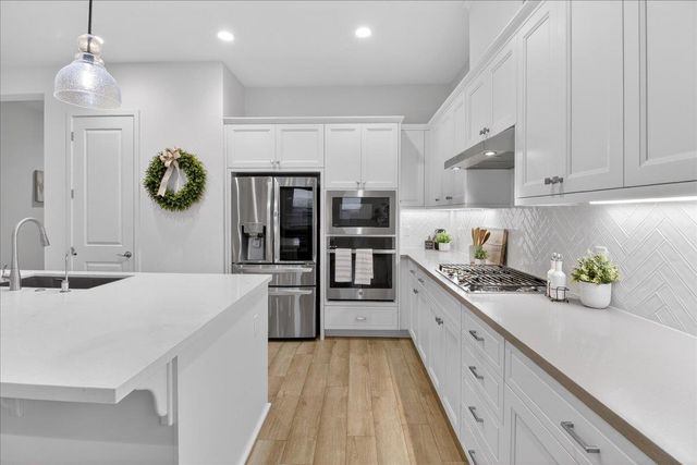 2102 White Oak Drive, Hollister, CA 95023