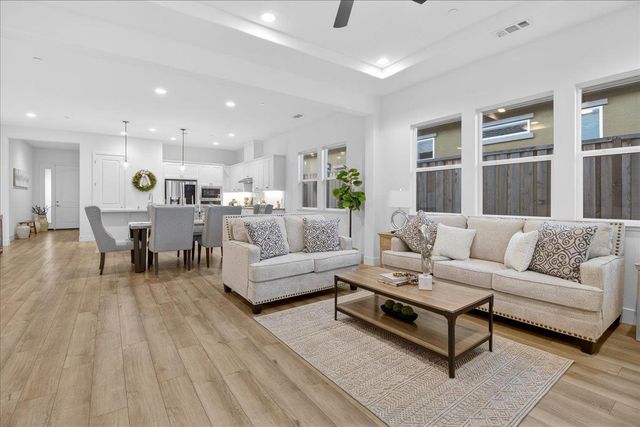 2102 White Oak Drive, Hollister, CA 95023