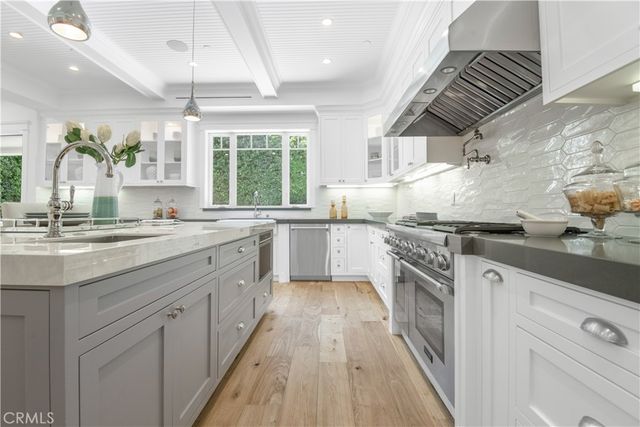 5111 Greenbush Avenue, Sherman Oaks, CA 91423