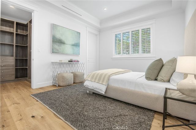 5111 Greenbush Avenue, Sherman Oaks, CA 91423