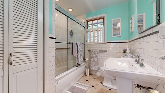 8 Nichols St, North Reading, MA 01864