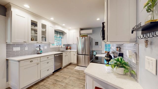 8 Nichols St, North Reading, MA 01864