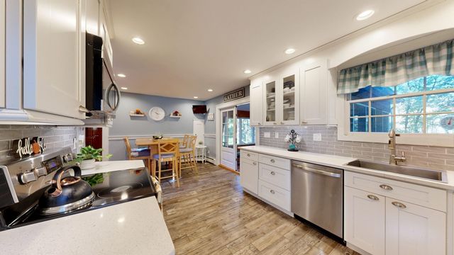 8 Nichols St, North Reading, MA 01864
