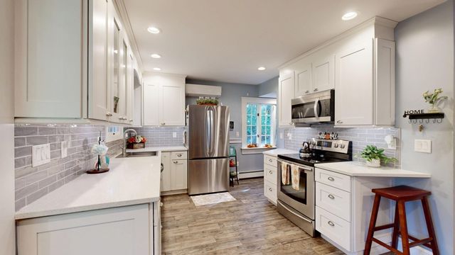 8 Nichols St, North Reading, MA 01864