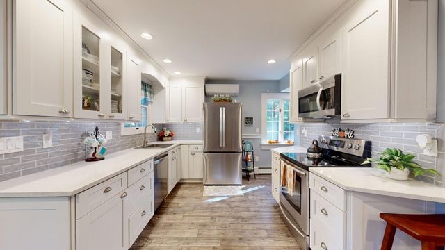 8 Nichols St, North Reading, MA 01864