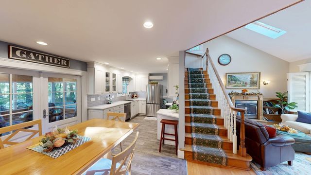 8 Nichols St, North Reading, MA 01864