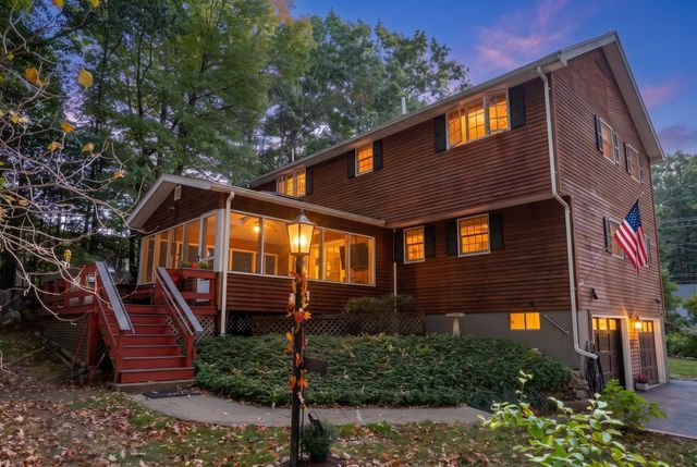 8 Nichols St, North Reading, MA 01864