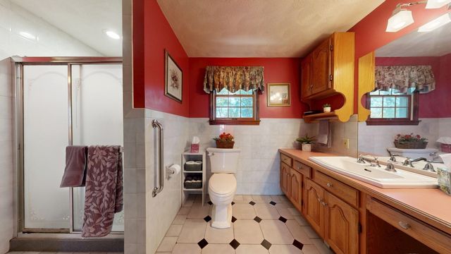 8 Nichols St, North Reading, MA 01864