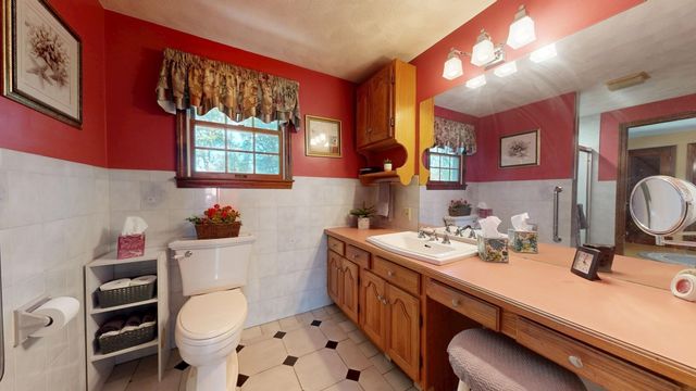 8 Nichols St, North Reading, MA 01864