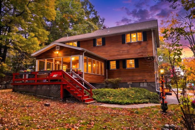 8 Nichols St, North Reading, MA 01864
