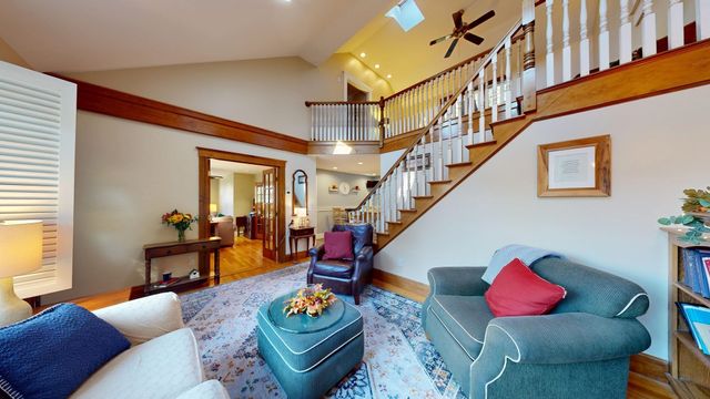 8 Nichols St, North Reading, MA 01864