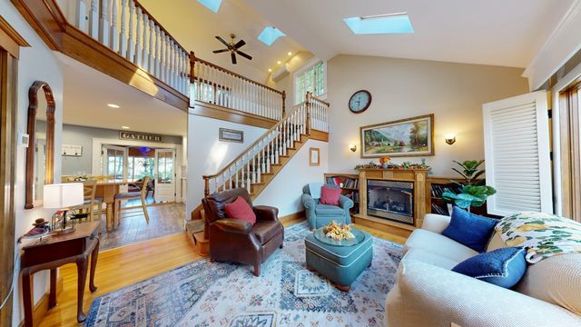 8 Nichols St, North Reading, MA 01864