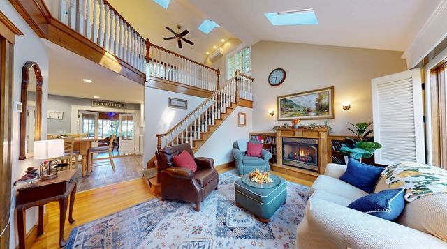 8 Nichols St, North Reading, MA 01864