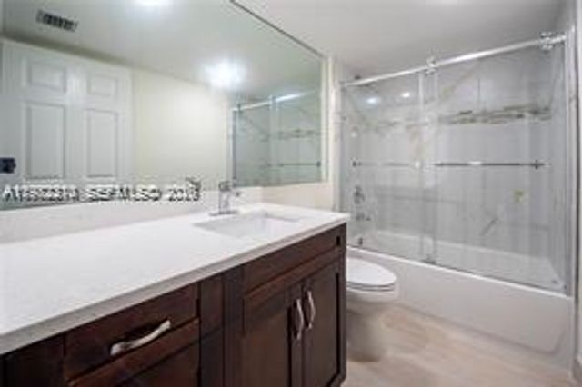 1713 Whitehall Dr 302, Davie, FL 33324