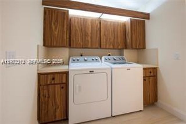 1713 Whitehall Dr 302, Davie, FL 33324