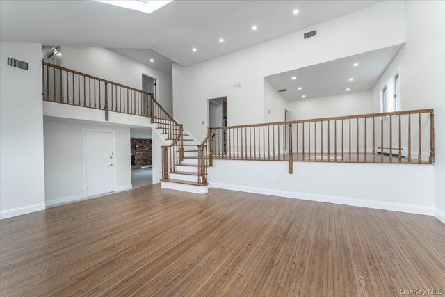 1066 Cedarhurst Street, North Woodmere, NY 11581