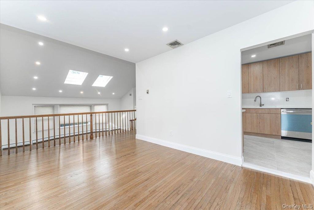 1066 Cedarhurst Street, North Woodmere, NY 11581 — photo 4