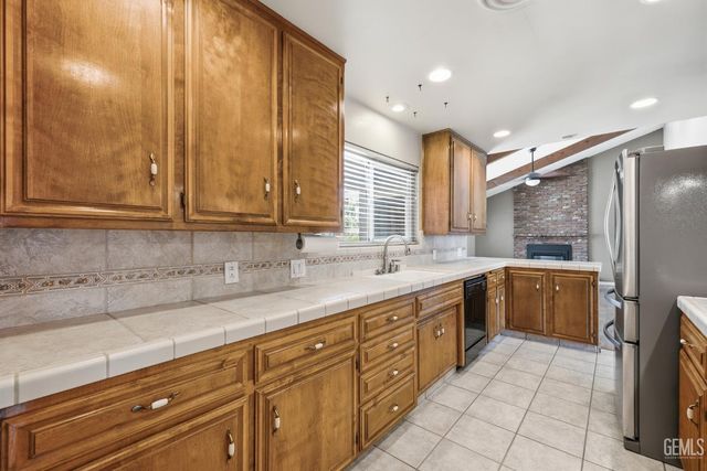 6505 Kearsarge Way, Bakersfield, CA 93309