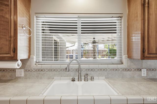 6505 Kearsarge Way, Bakersfield, CA 93309