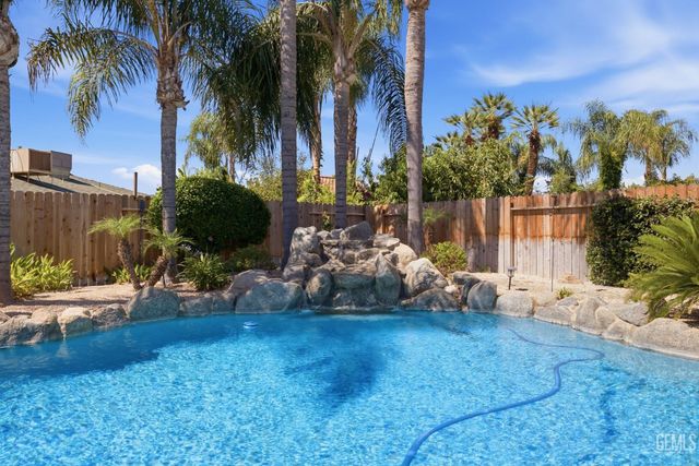 6505 Kearsarge Way, Bakersfield, CA 93309