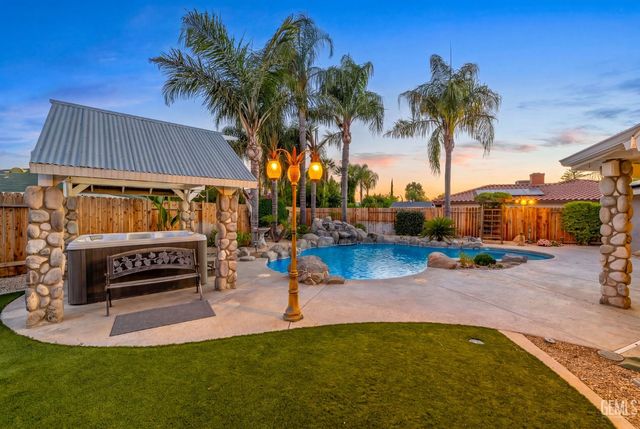 6505 Kearsarge Way, Bakersfield, CA 93309