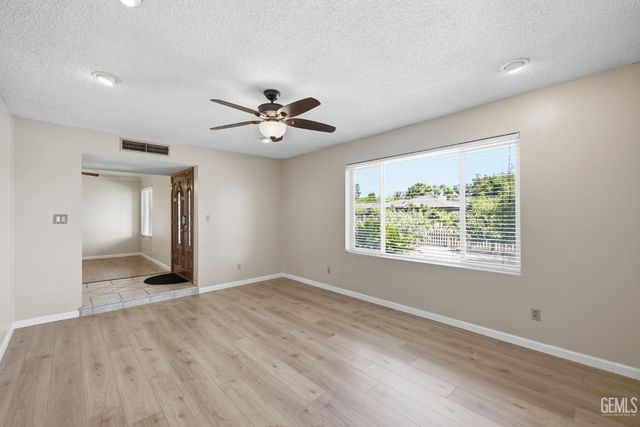 6505 Kearsarge Way, Bakersfield, CA 93309