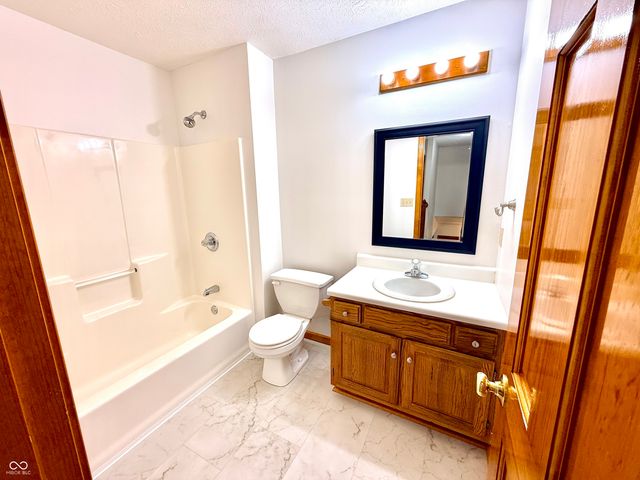 2020 Cheyenne Trail, Columbus, IN 47203