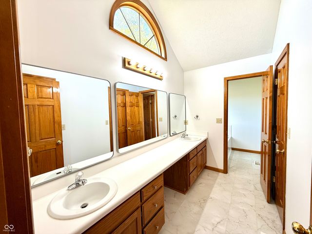 2020 Cheyenne Trail, Columbus, IN 47203