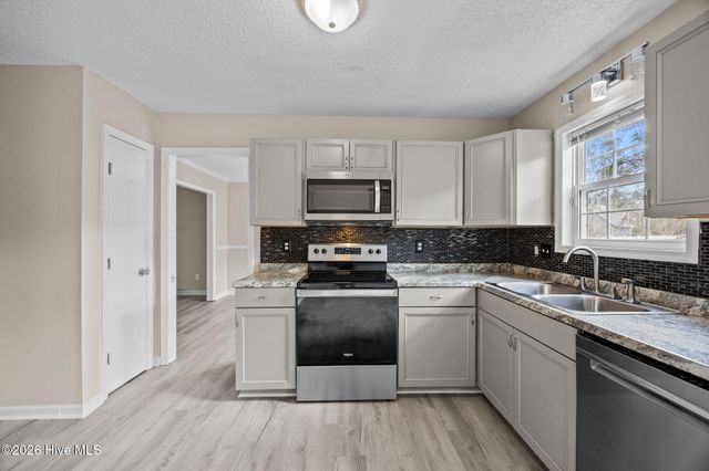 411 Candlewood Drive, Jacksonville, NC 28540