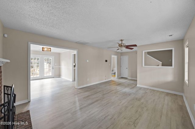 411 Candlewood Drive, Jacksonville, NC 28540