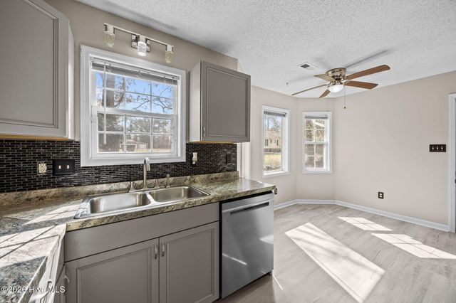 411 Candlewood Drive, Jacksonville, NC 28540