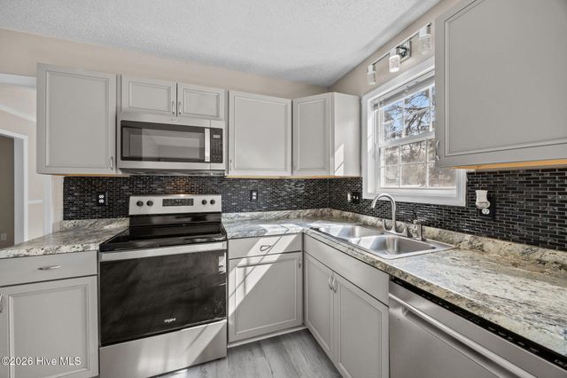 411 Candlewood Drive, Jacksonville, NC 28540