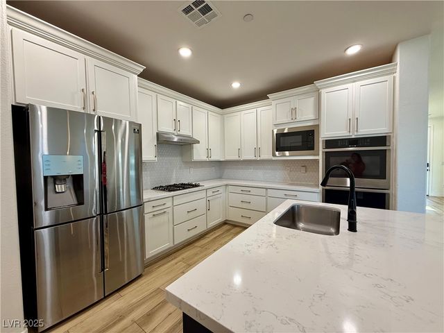 936 East Sunset Road, Henderson, NV 89011