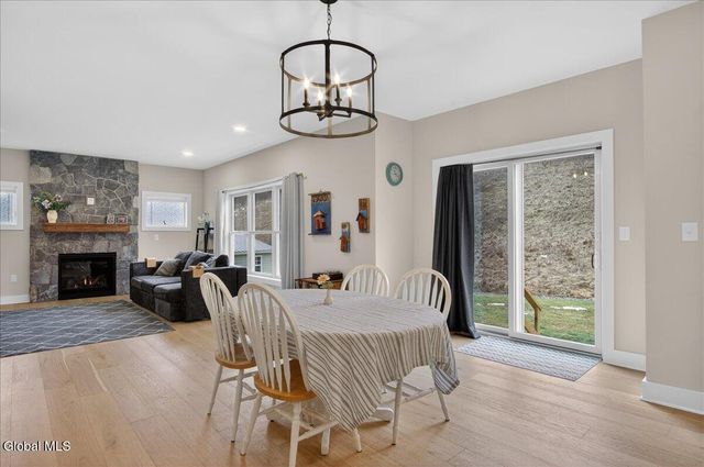 10 Quail Run, Voorheesville, NY 12186