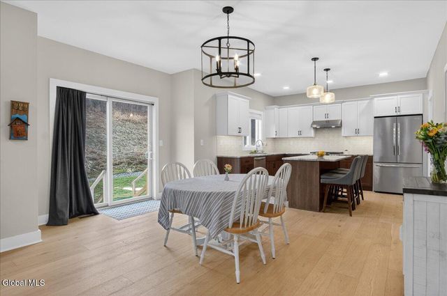 10 Quail Run, Voorheesville, NY 12186